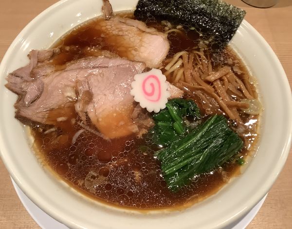 「醤油半チャーシュー麺　＋　ほうれん草」@長岡食堂 町田店の写真