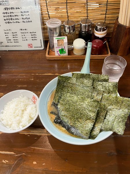 「海苔ラーメン硬め濃いめ、無料ライス」@らーめん一品堂の写真
