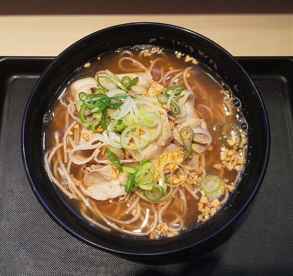 「新肉骨茶そば」@名代 富士そば 市ヶ谷五番町店の写真