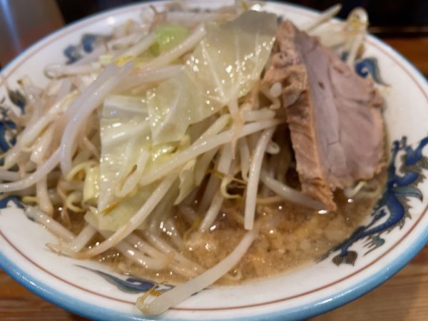 「醤油・ヤサイマシ750円」@ラーメン ぬま屋の写真