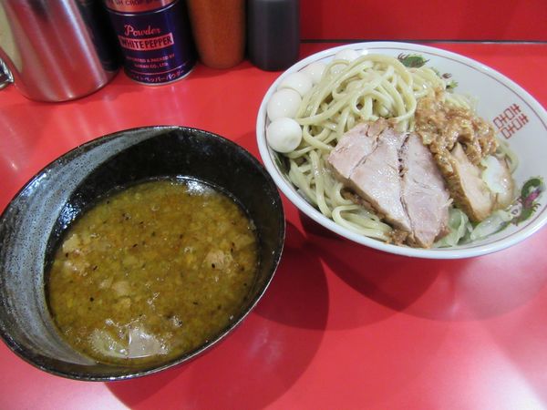 「限定小つけめん（小ラーメン７５０円＋つけ麺１００円）＋うずら」@ラーメン二郎 千葉店の写真