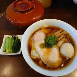 醤油らーめん+ワンタン+味玉+小松菜+紅孔雀卵かけご飯