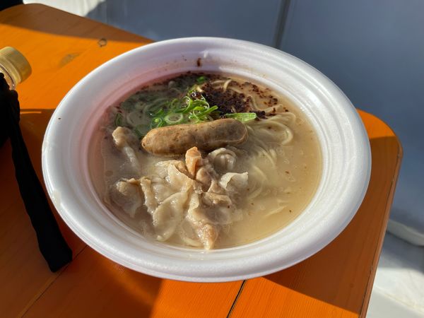 「【鹿児島】 鹿児島豚骨ラーメン～剛麺チャーセージ黒豚しゃぶスペシ」@東京ラーメンフェスタ2022 supported by Rakutenの写真