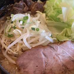 黒ラーメン+ニンニクハラミ+キャベツ