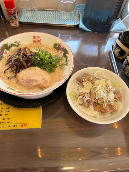 「だるまラーメン　上モツ丼」@博多 長浜ラーメン だるま一家の写真