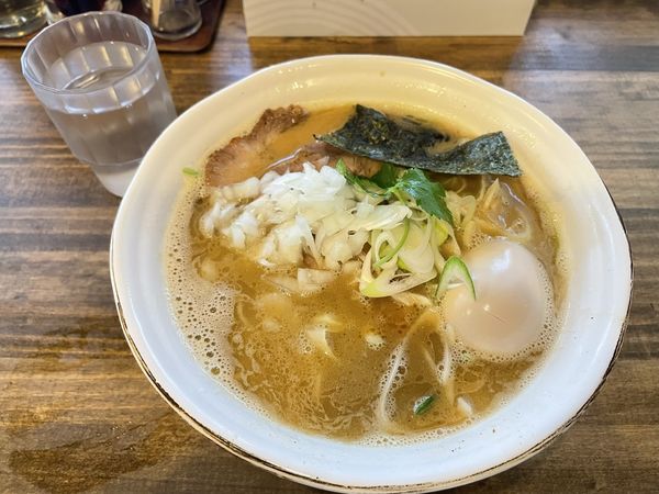 「濃厚煮干しらーめん(細麺)＋煮玉子」@麺屋 くろまるの写真