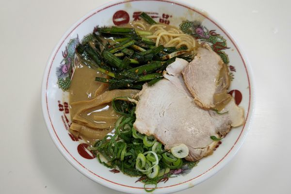 「ニラにんにくラーメン（こってり 並）」@天下一品 上鳥羽店の写真