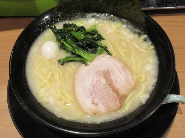 「塩ラーメン（780円）」@横浜家系ラーメン 晴天家 武蔵小金井店の写真