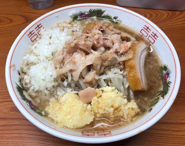 「ラーメン＋刻み玉ネギ（麺半分.ニンニクマシ.アブラ）」@ラーメン二郎 亀戸店の写真