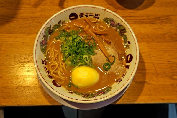 「カレー煮卵ラーメン」@天下一品 1号線下鳥羽店の写真