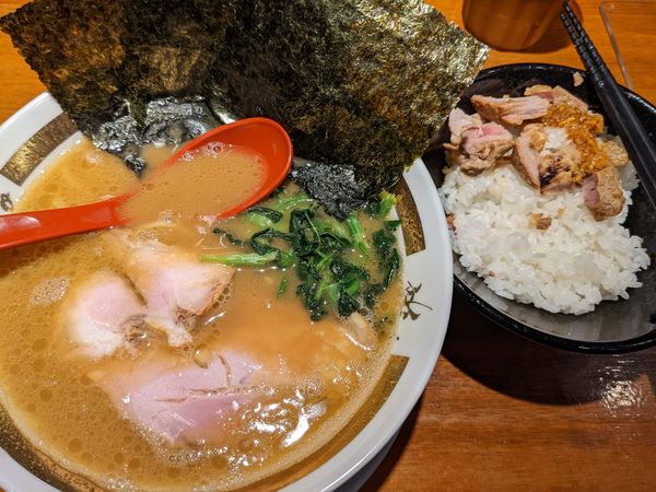 「ラーメン（並）+ライス」@麺家 龍～Ryo～の写真