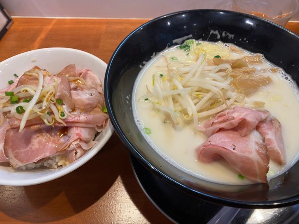 「鳥白湯麺+スモーク焼豚飯」@らーめん丸心の写真