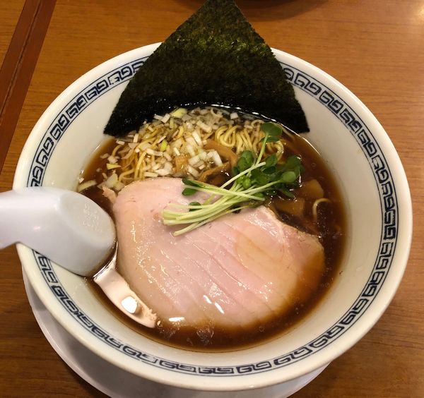 「醤油（細麺）」@稲荷屋の写真