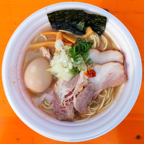 「【東京 ほん田同門会】 豚と煮干しの濃厚中華蕎麦＋特製」@東京ラーメンフェスタ2022 supported by Rakutenの写真