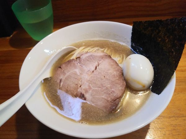 「白醤油　味玉　850+150円」@煮干中華ソバ イチカワの写真