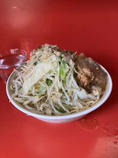 「小豚ラーメン　ヤサイ」@ラーメン二郎 三田本店の写真