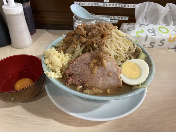 「ラーメン少なめ　生卵」@ラーメン富士丸 平塚店の写真