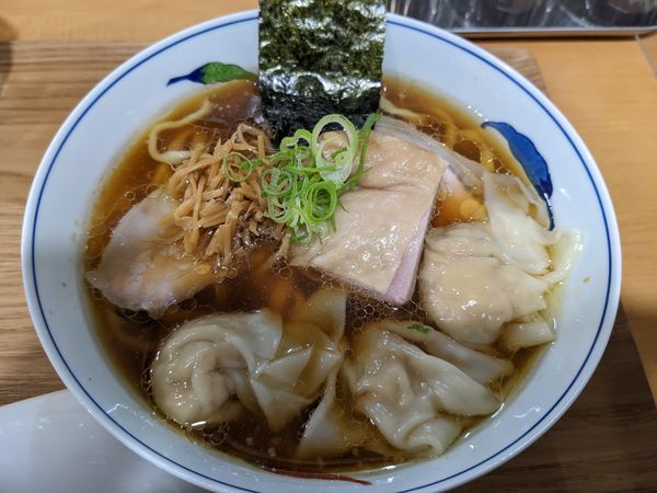「醤油ラーメン+ワンタン」@らーめん亭 ひなり竜王の写真