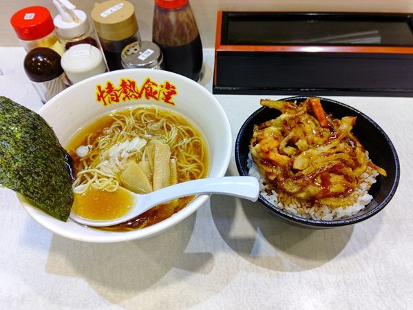 「醤油ラーメン&野菜かき揚げ丼920円」@情熱食堂 高崎店の写真