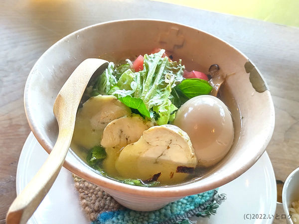 「塩ラーメン（＋味付け玉子）」@engawacafeの写真