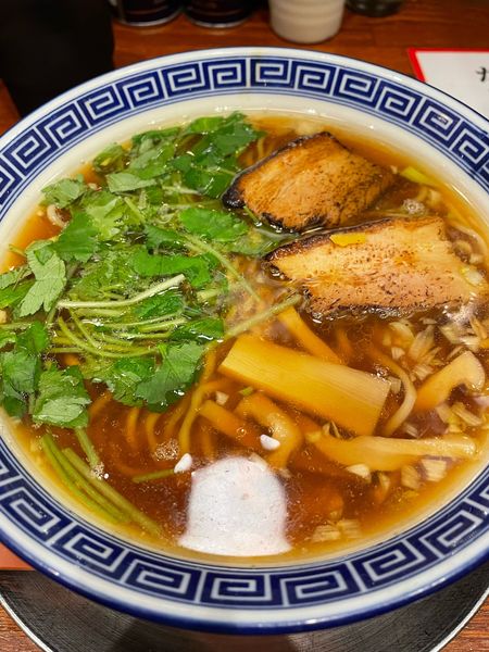 「醤油らぁめん 中太ストレート麺」@東京らあめんタワー 芝大門本店の写真