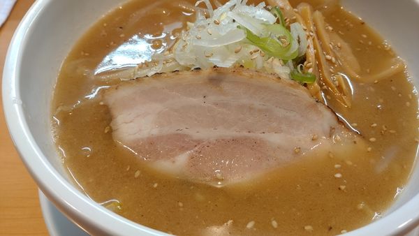 「昔ながらの札幌味噌ラーメン（890円税込）」@札幌らーめん すずらんの写真
