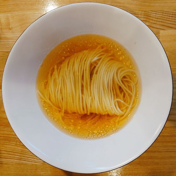 「(梅)かけそば醤油600円」@自家製麺 くろ松の写真