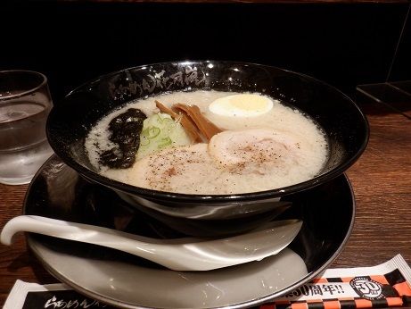 「嵐げんこつらあめん（塩）」@らあめん花月嵐 新宿二丁目店の写真