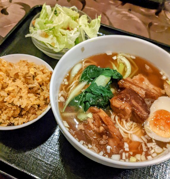 「豚角煮醬油拉麺＋高菜半チャーハンセット 1,200円」@中国料理 水仙閣の写真