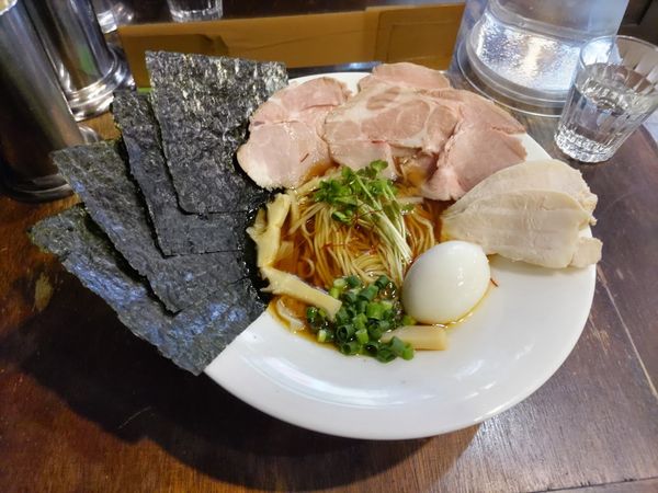 「鶏清湯 醤油ら～めん +特製トッピング（ 1450円）」@麺庵 小島流の写真