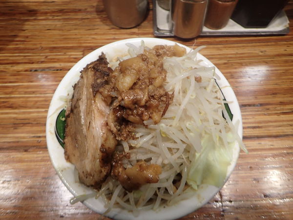 「濃厚雷そば(並920円)＋肉付やわらか軟骨二個(200円)」@雷 松戸駅東口店の写真