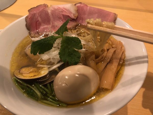 「蛤塩そば＋味玉」@麺屋 遊仁の写真