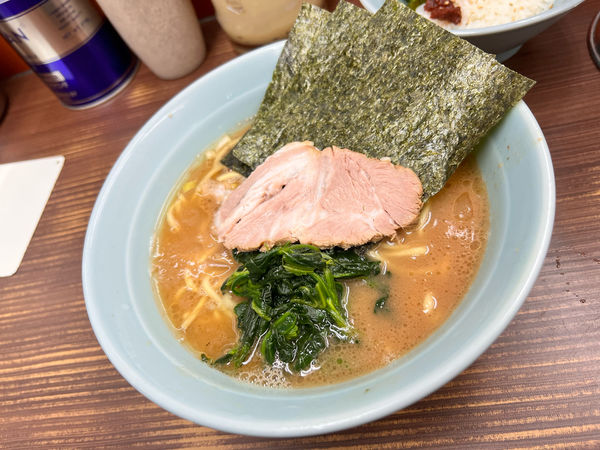 「らーめん並」@横浜家系らーめん 武蔵家 川口店の写真
