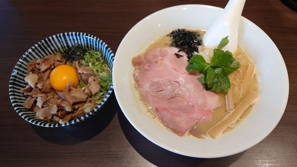 「濃厚牡蠣そば 990円 + チャーシュー丼 450円」@寿製麺よしかわ 坂戸店の写真