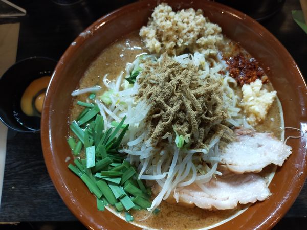 「【限定】ゴマたん！！大1350円+生卵50円+生姜50円」@豚星。の写真