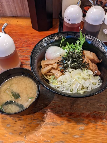 「温玉油そば 並」@情熱のすためし どんどん 大宮東口店の写真