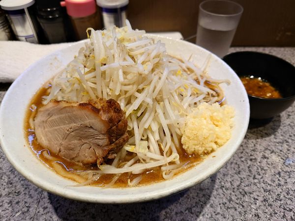 「大ラーmix  野菜マシ  ニンニクマシ  味付けアブラ」@ラーメン宮郎の写真