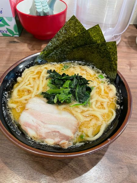 「醤油豚骨ラーメン」@横浜家系ラーメン 武田家 札幌すすきの店の写真