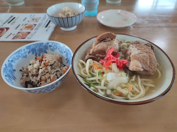 「ソーキそば（ジューシー付）」@丸吉食堂の写真