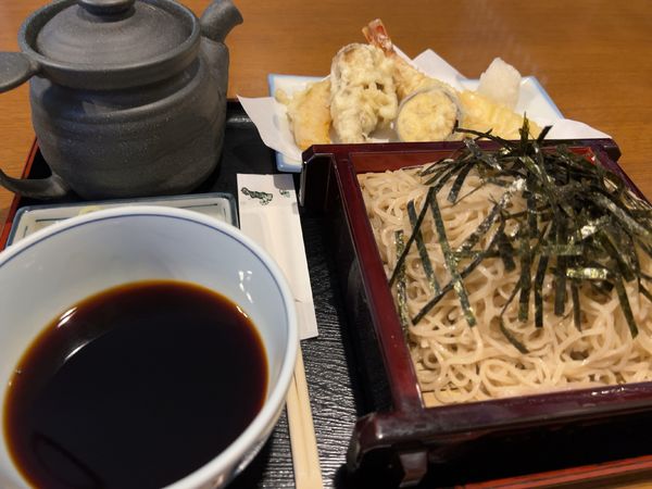 「天ざる ＋ 大盛」@手打ちそば 座間やぶ久の写真