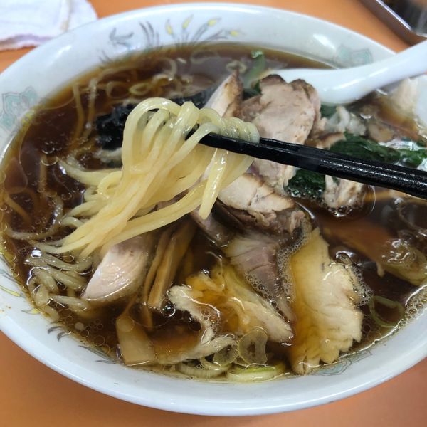 「らーめん大＋チャーシュー50＋ほうれん草50」@青島食堂 宮内駅前店の写真