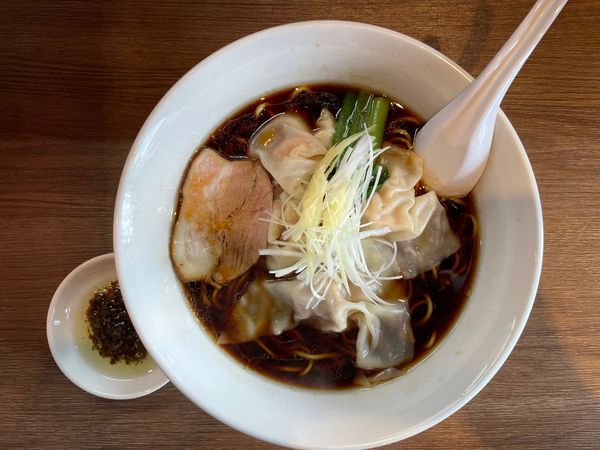 「醤油ワンタン麺、山椒醤」@雲呑麺のお店 おんわの写真