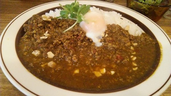 「★温玉のせ★鶏と豚のキーマカレー 900円」@カレークローバーの写真