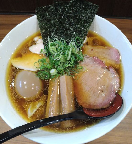 「醤油特ワンタン麺（大盛り）」@らぁめん 葉月の写真