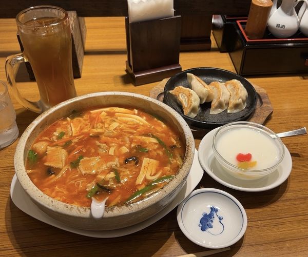 「酸辣湯麺と桂林餃子」@桂林餃子 満足 新検見川北口店の写真