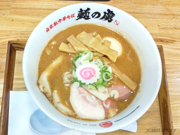 「特製濃厚魚介中華そば」@自家製中華そば 麺の虜の写真