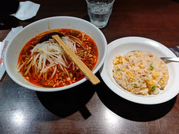 「本日の日替①(四川風もやしラーメン&半チャーハン)900円」@上海華龍 ヤマダ電機LABI1高崎店の写真
