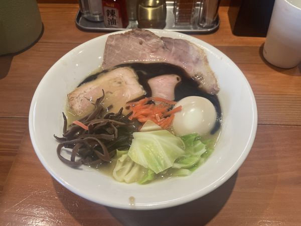 「【限定】黒マー油の塩豚骨ラーメン」@麺屋 真心の写真