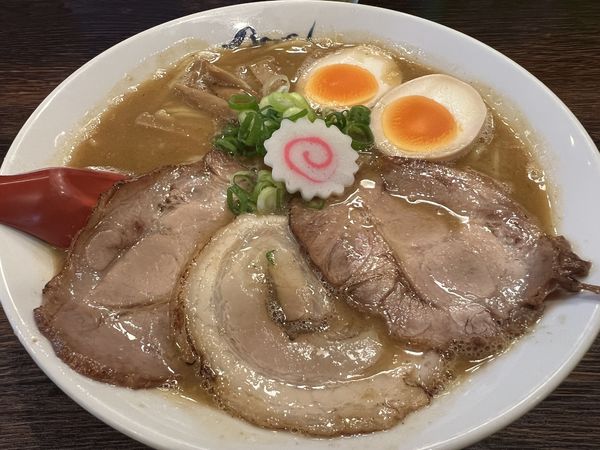 「大盛り熟成らー麺（900円）」@麺や紡の写真
