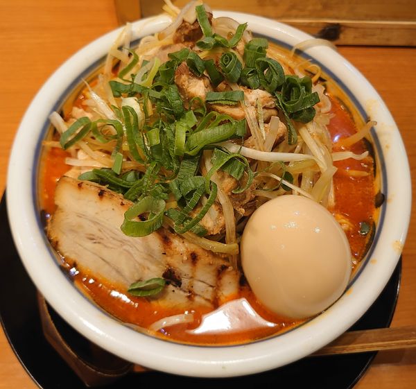 「赤丸肉ねぎ(麺半分、1160円)」@焙煎味噌ラーメン 寿宝丸の写真
